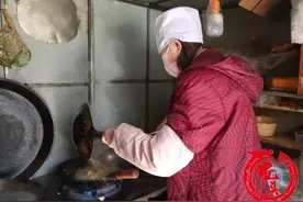 在哈尔滨，每天准时为防疫人员“雪中送饭”的她，是一位失独妈妈图片