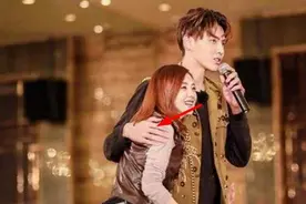 王思聪帮吴亦凡“选妃”，聚会七八十个姑娘，不到5个男的图片