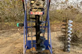 柴油挖树坑机打土洞轻便灵巧图片