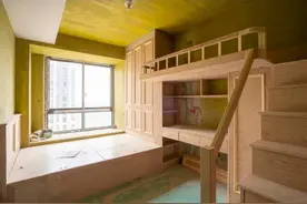花8千块叫木工做上下床，还是第一次见这种床，连衣柜书桌都有了图片