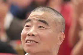 比潘长江还矮，因出演武大郎红极一时，今娶老婆身高1米7图片