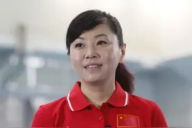女将周继红，退役成协会主席，年过半百颜值不老，丈夫为国羽泰斗图片