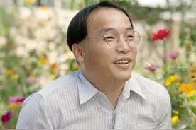 《乡村爱情》方正扮演者霍云龙疑似离婚，现任女友比前妻年轻漂亮图片