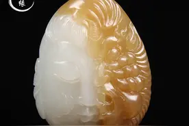 一款和田玉且末料半糖半白一念之间吊坠 形象雕刻了善恶一念起图片