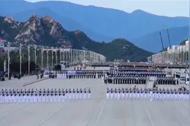 印象深刻！中外媒体记者探访阅兵训练场图片