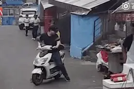 11岁男孩跑步为消防车带路，妈妈的回应来了图片