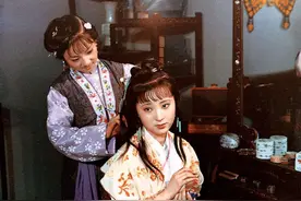 红楼梦里，为何晴雯死了，林黛玉一点反应都没有？还满面含笑图片