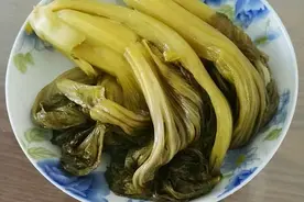 这样做腌酸菜，不加任何东西，泡3天就能吃，又酸又脆不易烂图片
