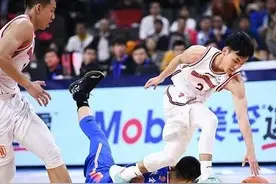 CBA1日看点！传球大师对决徐杰，状元挑战易建联，小丁迎战网红队图片
