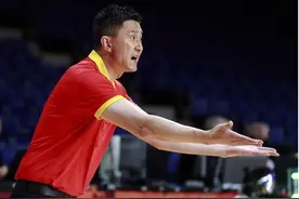 张镇麟，一分没得！球都传不到他手里，他怎么去得分？图片