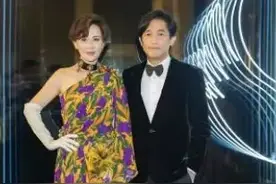 公益女神最美丽！刘嘉玲和熊猫双双表情太像，逗乐网友图片