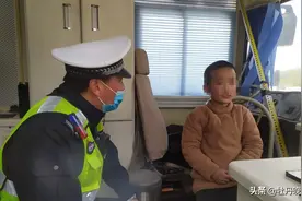 真险！9岁男孩骑自行车上了高速图片