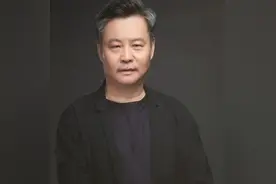 当你感到痛苦时，读一下余华的这句话，就会释然图片