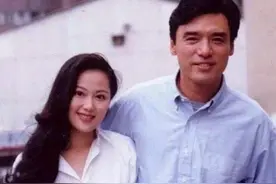58岁章小蕙罕露面，戴30克拉钻戒显奢华，长居内地很久没见儿子图片