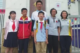 女大学生余婷正能量满满 用2000元献血补助金资助新时代好少年图片