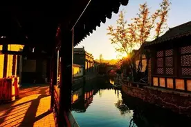 江畔何人初见月·江月何年初照人图片