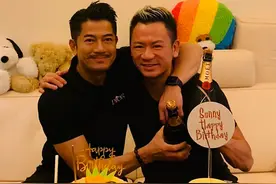 59岁小美和郭富城参加趴体近照冻龄，辅佐天王三十多年至今单身图片