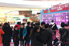 脸脸开创线下趣味户外广告屏，马云最早创业伙伴完成近亿元融资图片