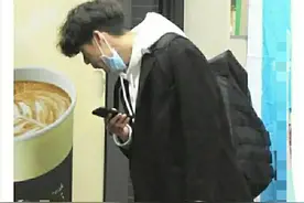 没素质？30岁热播剧男主许光汉被曝抽烟随地吐痰，网友：太恶心图片