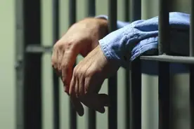 坐牢时间到了回家后，一定要通知家人？要不要接送的？图片