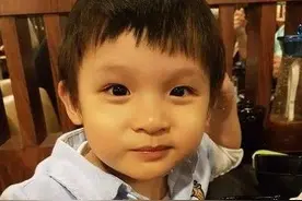 四岁男孩成为人生导师，被称天才却是利用，家长的教育有些可怕图片