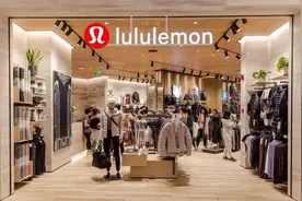 出蝙蝠炒饭T恤歧视华裔？加拿大知名品牌Lululemon深陷品牌危机，迫于舆论压力公开道歉！耐克创意总监这样说图片