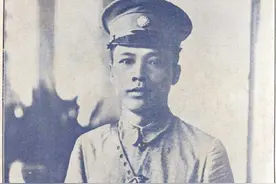 两广事变，戴笠重金收买百名空军，后仅一人要兑现，老蒋气得摔笔图片