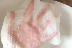 女人过了50岁，再节俭这4种东西也要经常换，好皮肤靠勤快图片