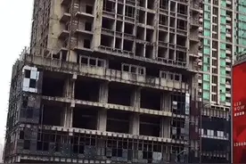 深圳黄金地段有栋“烂尾楼”，荒芜20多年，周边房价涨到了8万图片