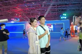 《这！就是潮流》里年轻潮人各显神通，把文化自信穿身上图片