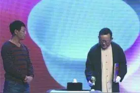 王刚遭“砸宝门”风波，一锤砸碎2亿文物，被告上法庭后结果如何图片