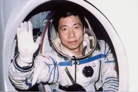 杨利伟在太空遇到什么情况，要马上返回地球？多亏他当年冷静应对图片