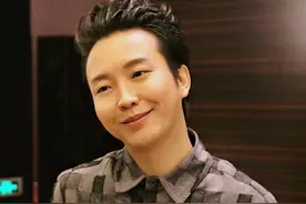 李玉刚：19辍学打苦工，28岁星光大道走红，得罪梅葆玖成一生遗憾图片