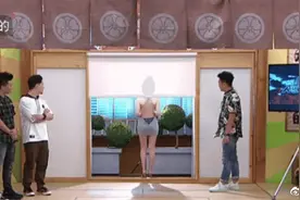 台湾综艺节目真开放！美女嘉宾竟露背真空毛衣出镜图片