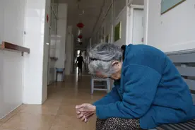 新型啃老正在流行，67岁阿姨坦言：女儿的陪伴孝顺让我有苦难言图片