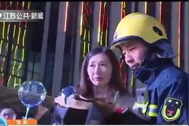 他保国家、我护小家！淮安女孩向消防员男友浪漫求婚图片