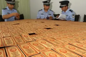 风停在窗边，嘱咐我要爱这个世界图片