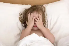 0-3岁宝宝一天睡几个小时？4种权威睡眠时间表，看你家娃达标没？图片