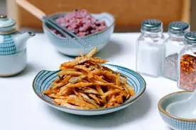 它是"天然解毒王"，每天抓1把拌着吃，给身体来个"大扫除"图片