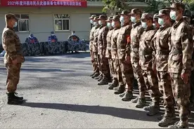 河南省许昌军分区组织民兵武器仓库实战化演练图片