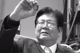 美国也有被技术封锁的时候，陈创天用一块“石头”，压制美国15年图片