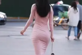 小说：邻居姐姐结婚后和丈夫分居两地，这才发现时间是那么的煎熬图片