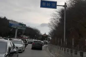 马蹄沟住着好多小螃蟹图片