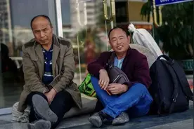 一向强壮的农民工，为何成了“纸老虎”，不到50岁身体就垮了？图片