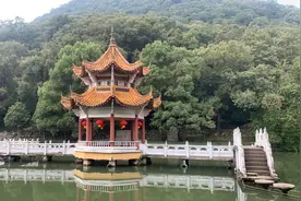湖北当阳玉泉寺土地庙为何供奉一个“歪嘴土地”？图片