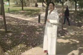 知名编剧发文称不同情都美竹，该编剧资料被扒还曾和陈思诚有纠纷图片