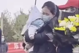 “若有来生，换姐姐护你！”烈士陵园里，这一幕太好哭图片