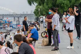 道里防洪纪念塔江畔，哈尔滨人气最高的江畔图片