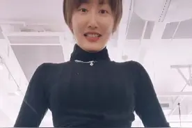 主持人李好37岁老婆秀蚂蚁腰，用口罩能围一圈，婚姻状态引猜测图片