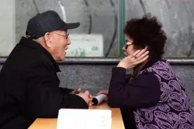 78岁大爷找老伴，一个要求让相亲大妈羞红了脸：他还挺有能耐图片